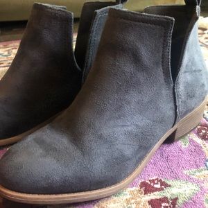 Grey faux suede ankle boots! Perfect for Fall!